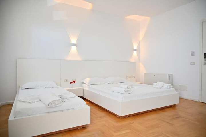 Room 2 of 30