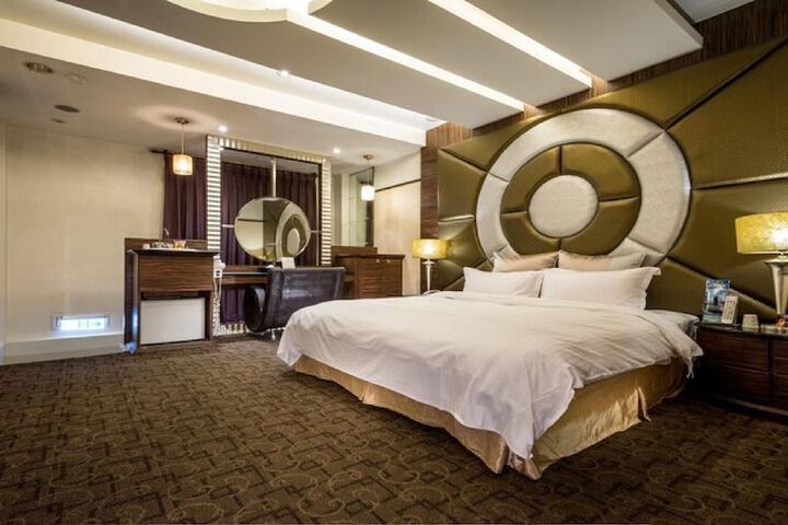 Room 6 of 24