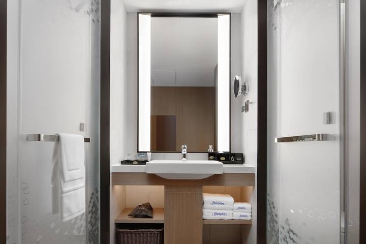 Room 8 of 12