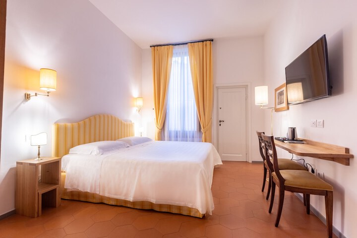 Room 2 of 18