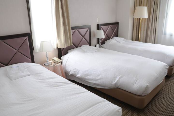 Room 8 of 36