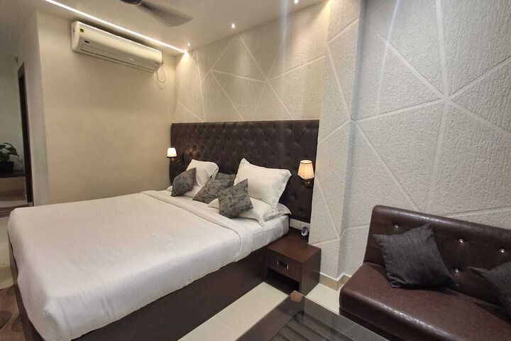 Room 14 of 31