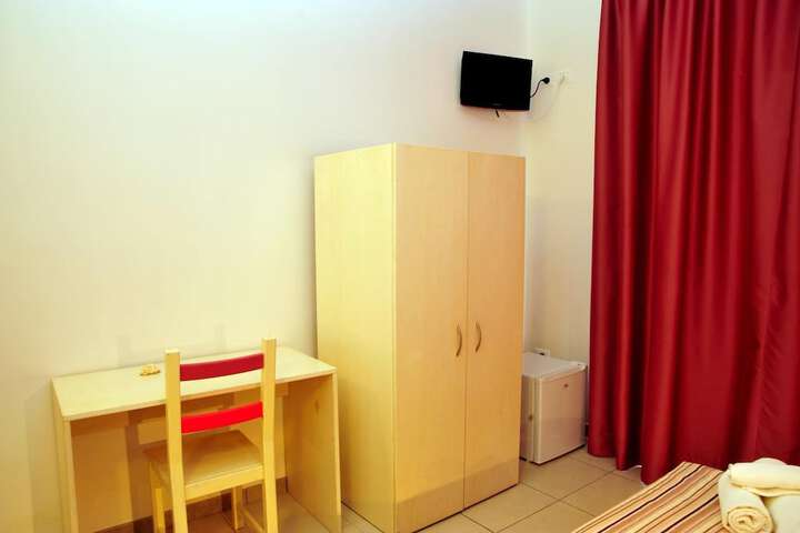 Room 37 of 62