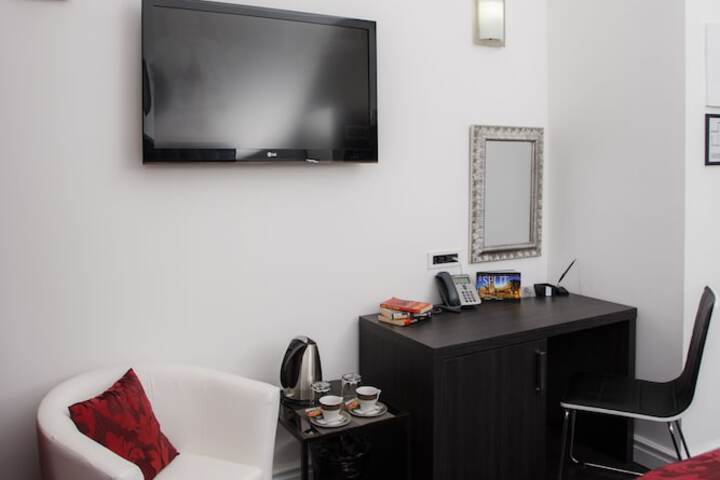 Room 14 of 131