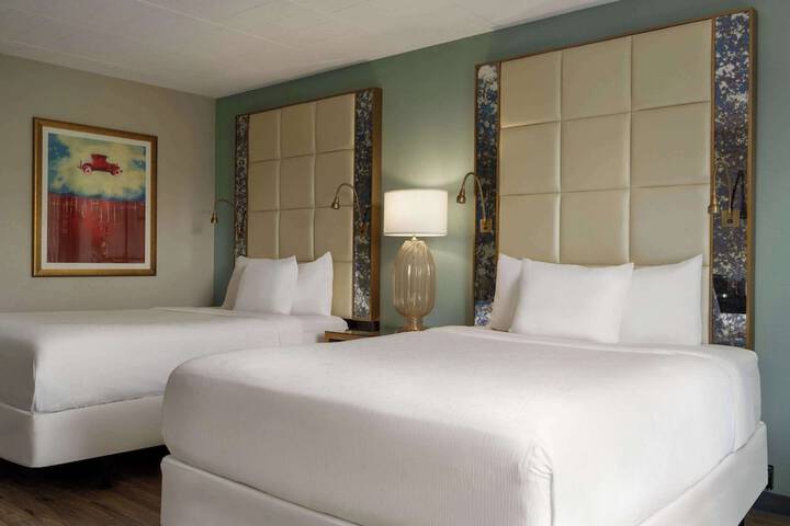 2 Queen Beds (5 of 9)