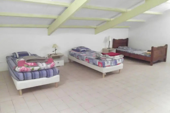 Room 4 of 9