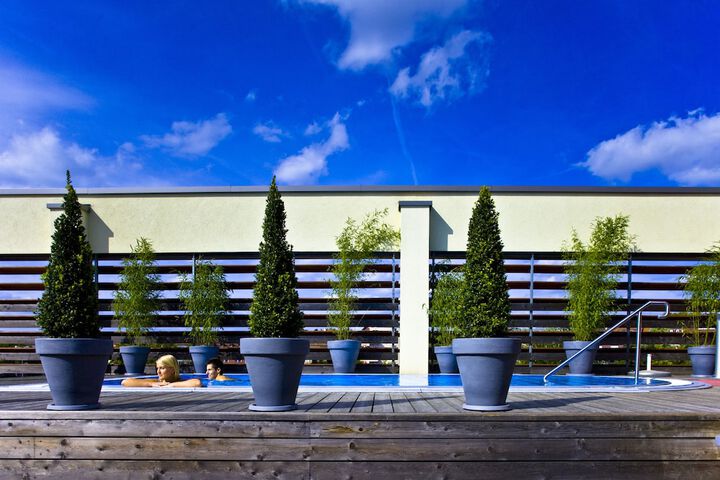 Hotel with Pool