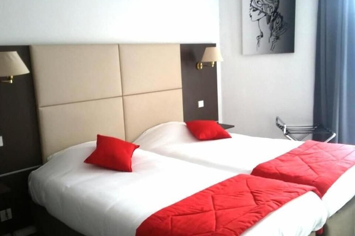 Room 10 of 30