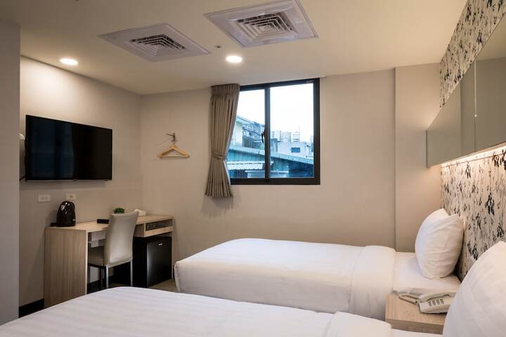 Room 6 of 43