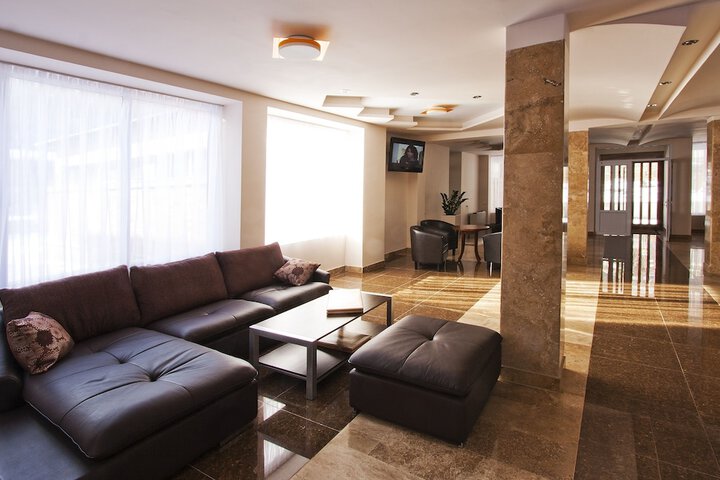 Entrance & Lobby
