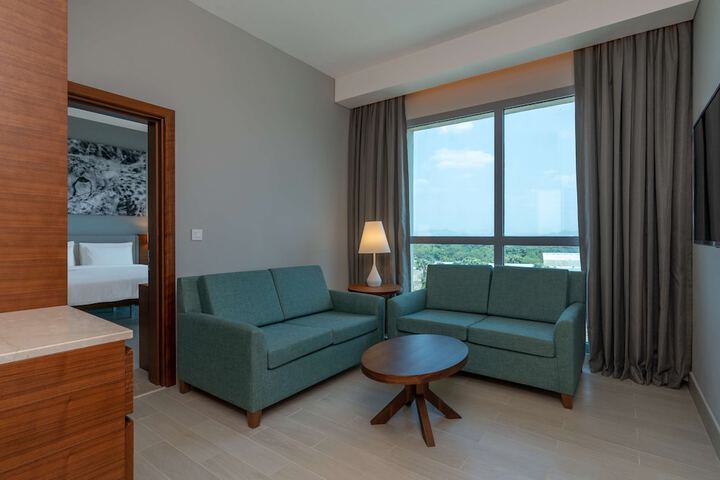 Room 25 of 108