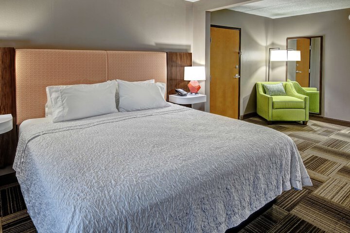 Room 9 of 33