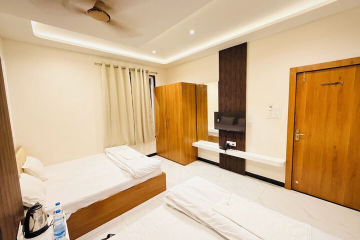 Room 18 of 37