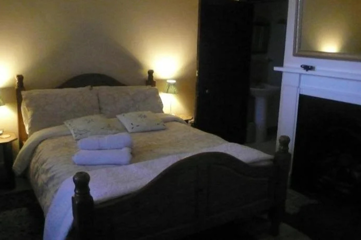 Room 4 of 10