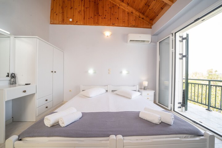 Room 3 of 59
