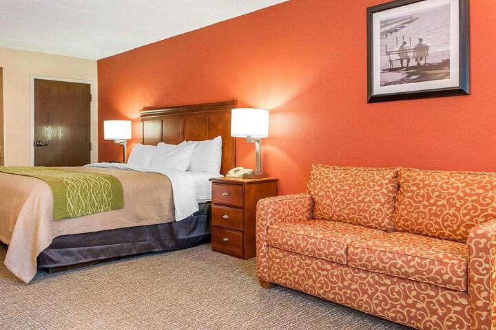 1 King Bed (5 of 13)