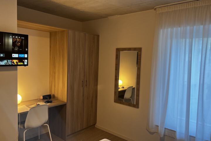 Room 33 of 47