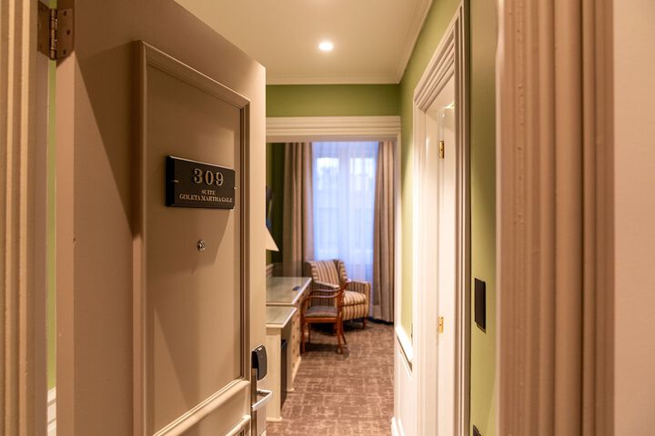 Room 17 of 51