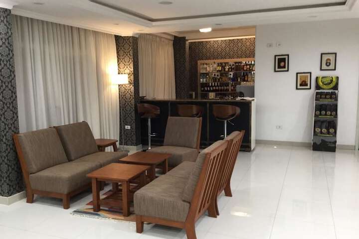 Lounge 36 of 41