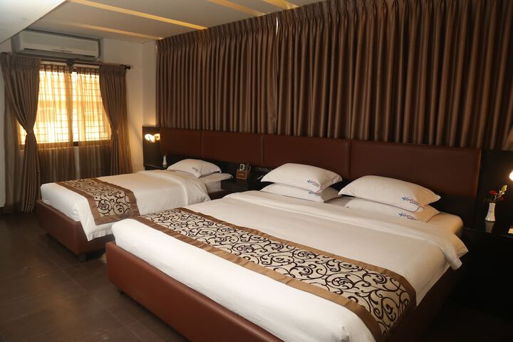 Room 13 of 49