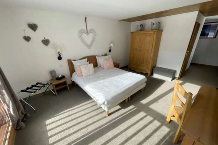 Room 5 of 40