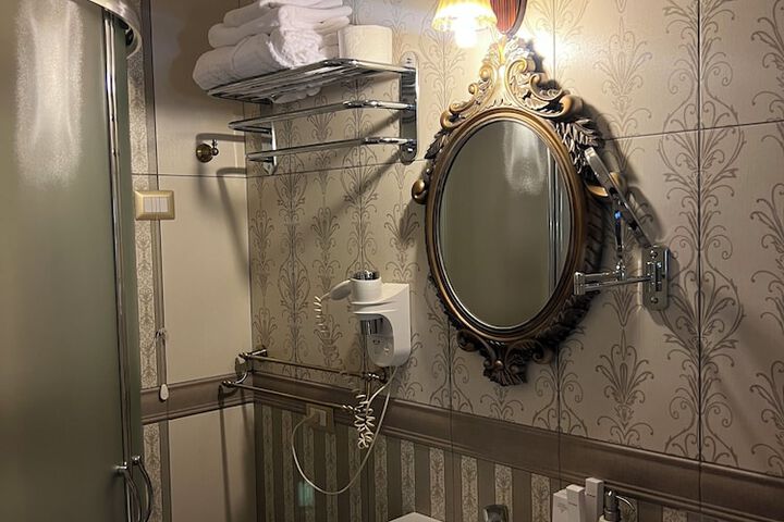 Room 15 of 34