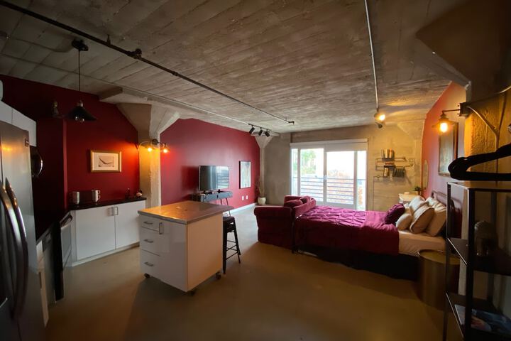 Room 34 of 108