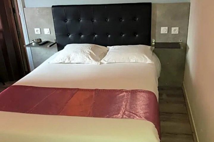 HOTEL DE LARRIVEE