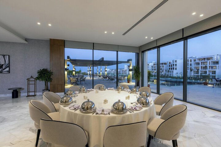 Dining 38 of 65