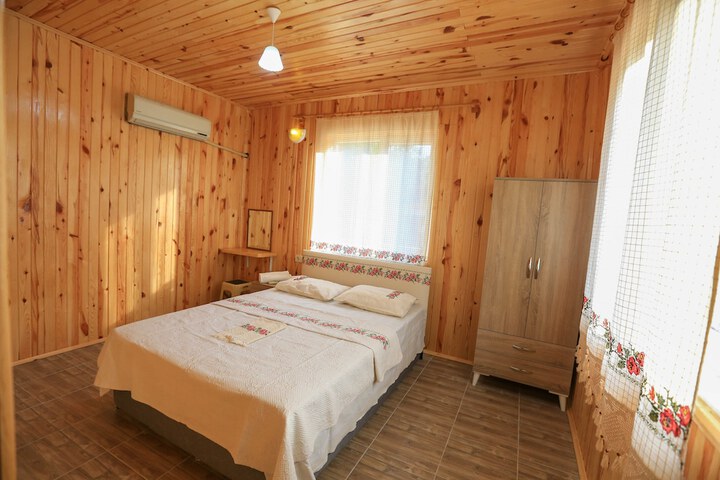 Room 14 of 18