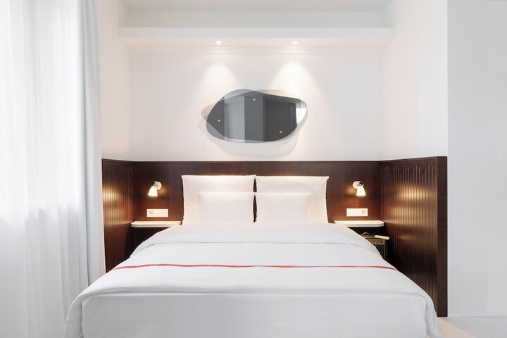 Room 10 of 81