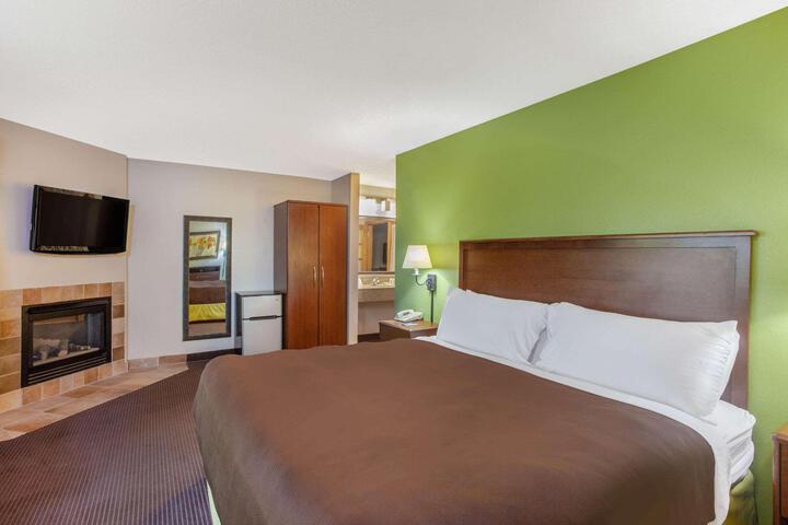 1 King Bed (22 of 25)