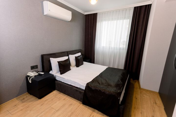Room 2 of 7