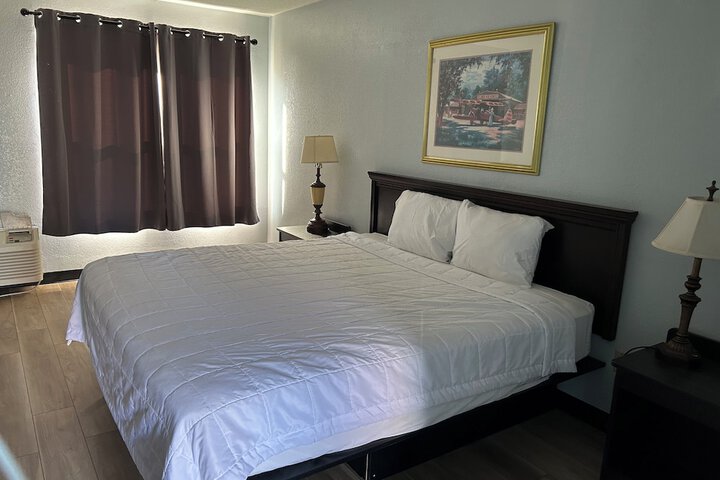 Room 5 of 18