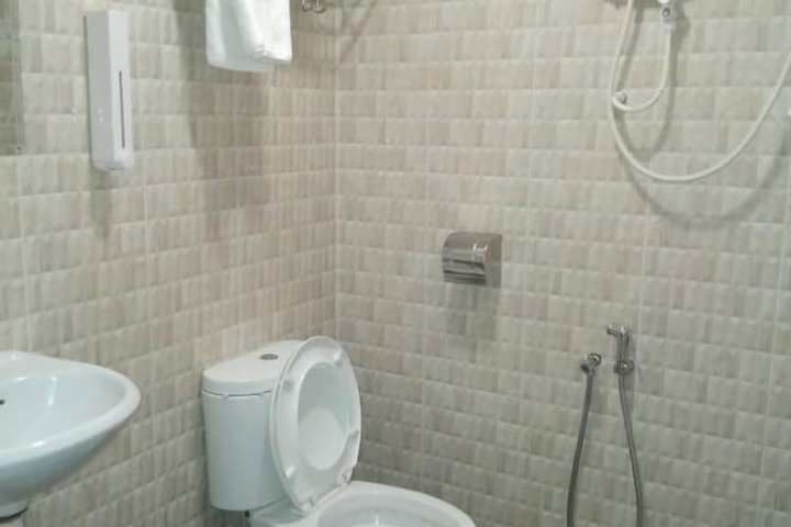 Room 10 of 18