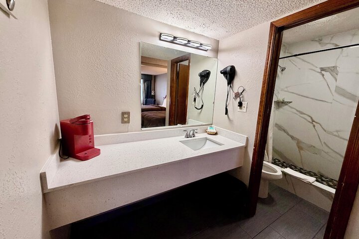 Room 32 of 35