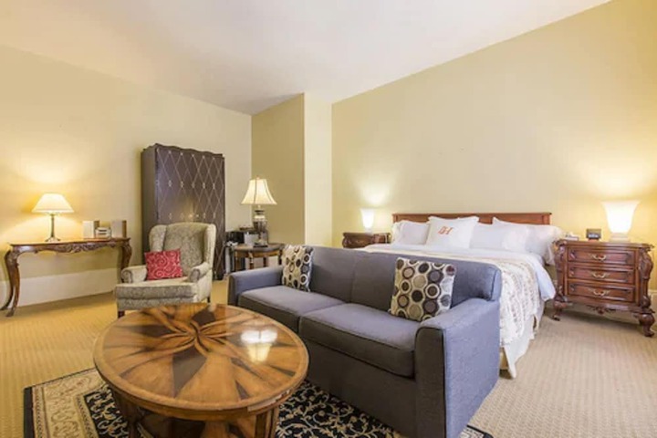 Room 40 of 72