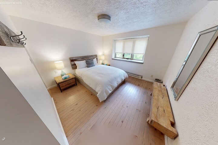 Room 7 of 33