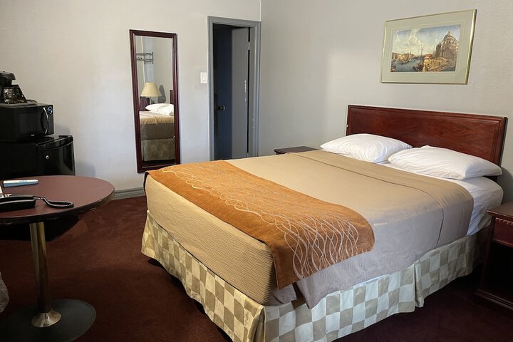 Room 9 of 39