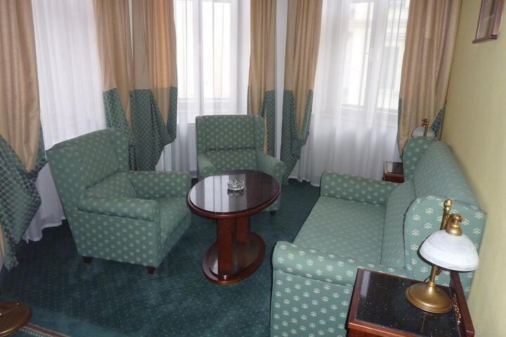 Room 35 of 61