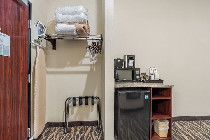 Quadruple Accessible Queen Size Bed (16 of 16)