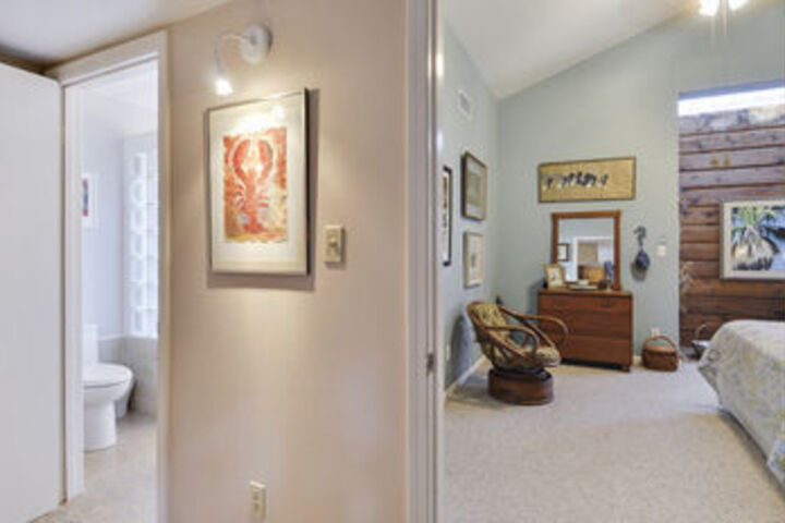 Room 8 of 19