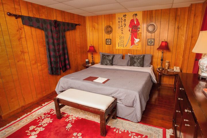 Room 6 of 33