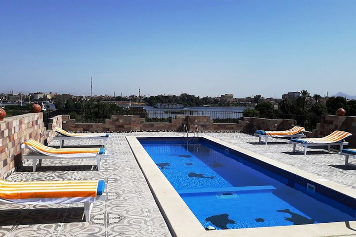 Pool 60 of 83