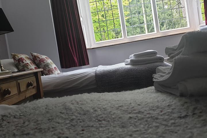 Room 3 of 28