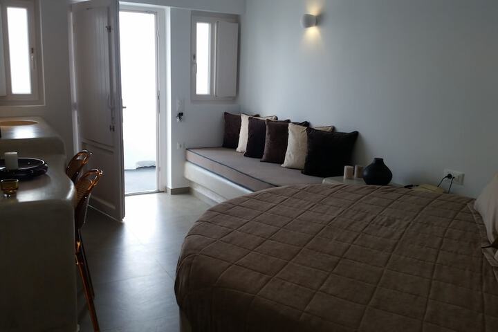 Room 3 of 84