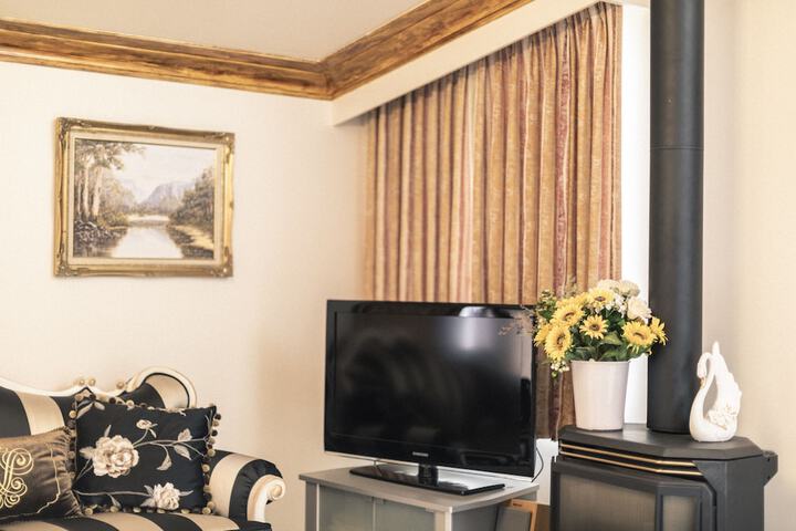 Room 9 of 33