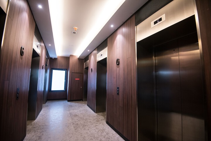 Ballroom/Hall 71 of 82
