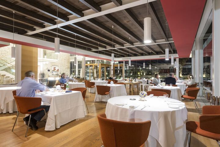 Dining 45 of 64