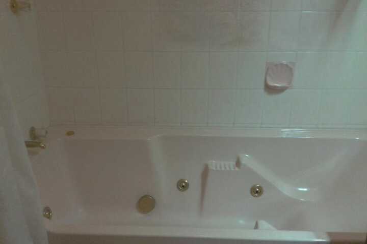 Jetted tub